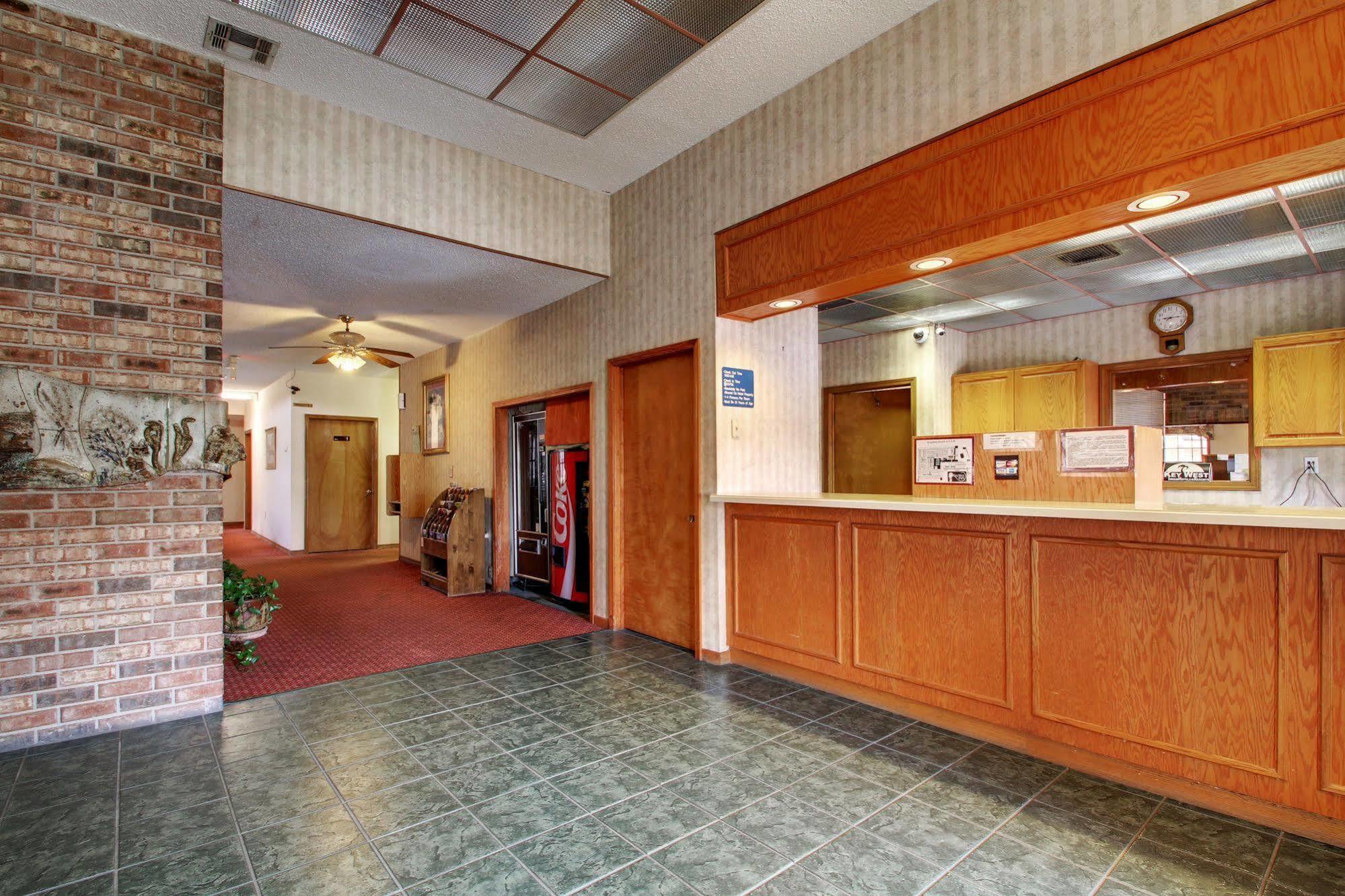 Hotel Del Sol - Pensacola Ferry Pass Exteriör bild